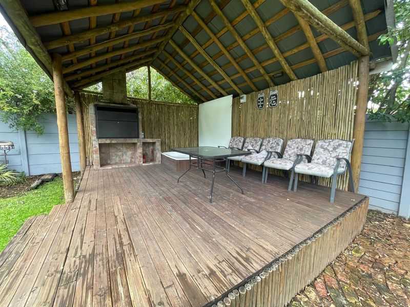 Charming Family Home with Garden Cottage and Jacuzzi - Photo 5