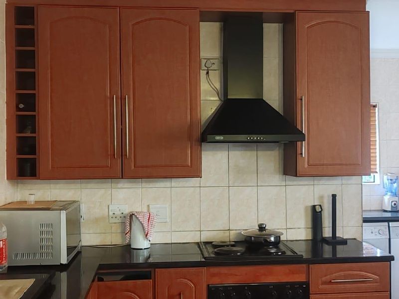 Midrand's Finest: Modern Comfort in a Serene Setting - Photo 5