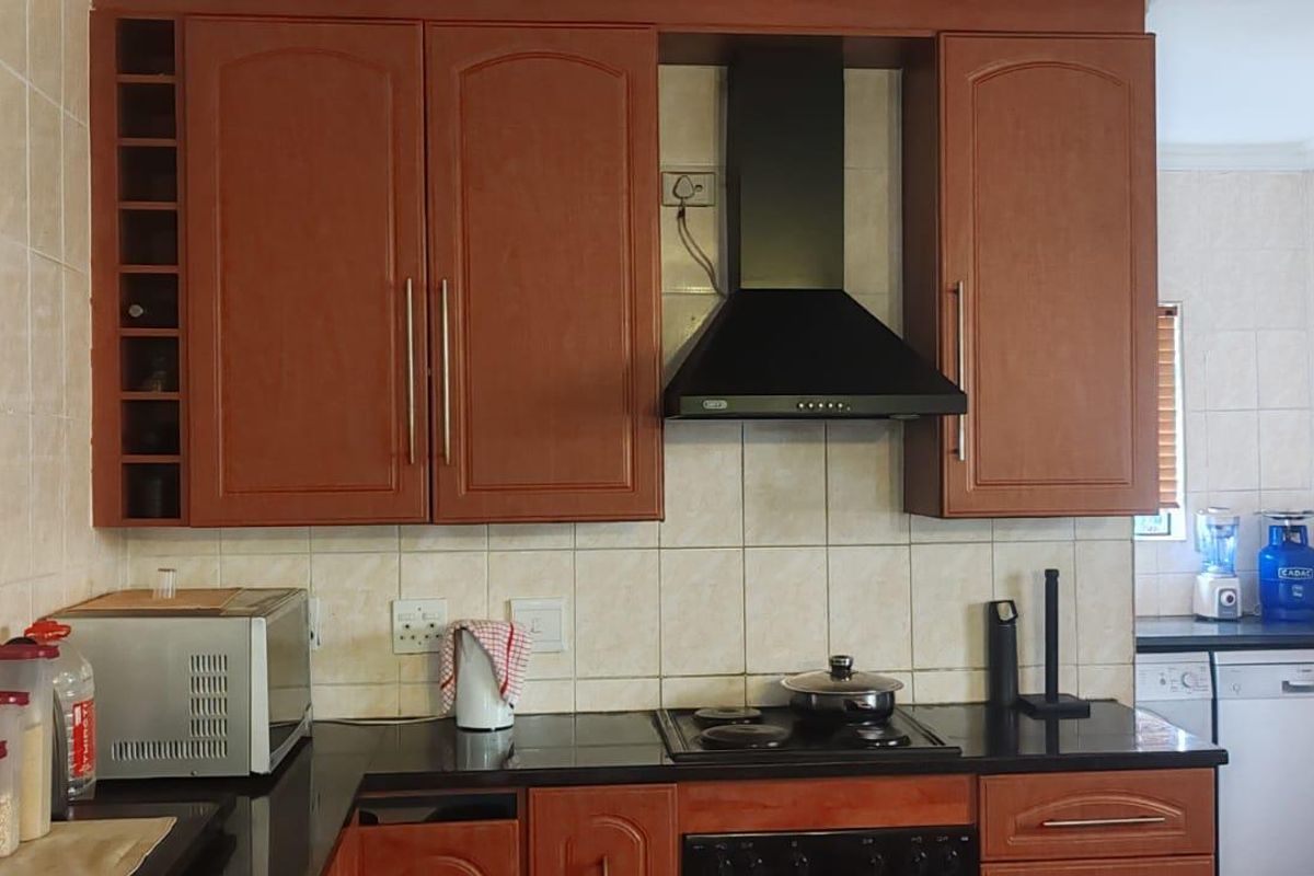 Midrand's Finest: Modern Comfort in a Serene Setting - Photo 5