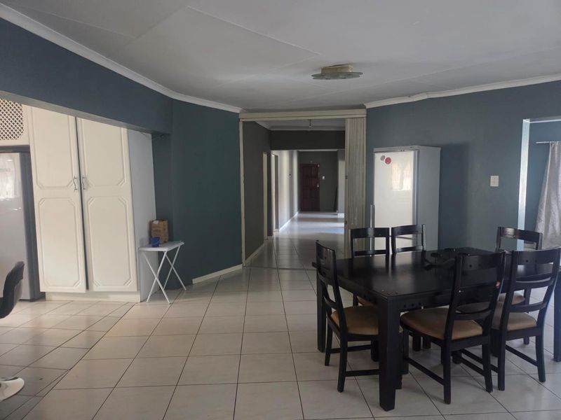 Spacious 3-bedroom family home to rent available 1 July - Photo 5