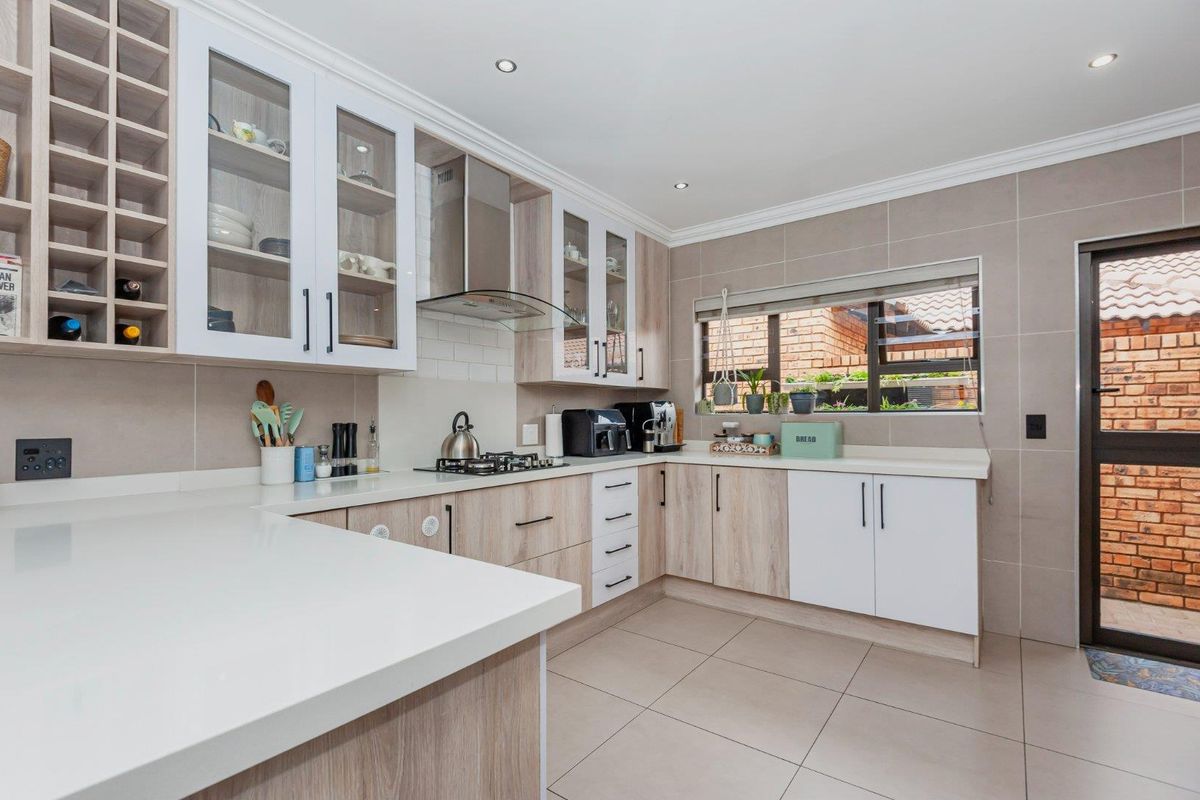 3 Bedroom House for Sale in New Redruth - Photo 5