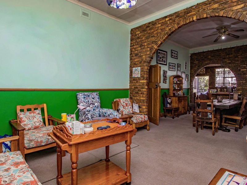 Elegant Home with Income-Generating Flats! - Photo 8