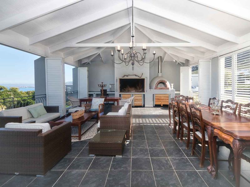 LARGE RESIDENTIAL HOME IN HERMANUS - Photo 9