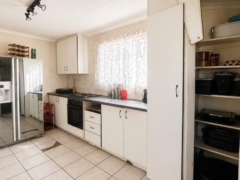 Unlock the Potential of This Spacious Fauna Family Home - Photo 3