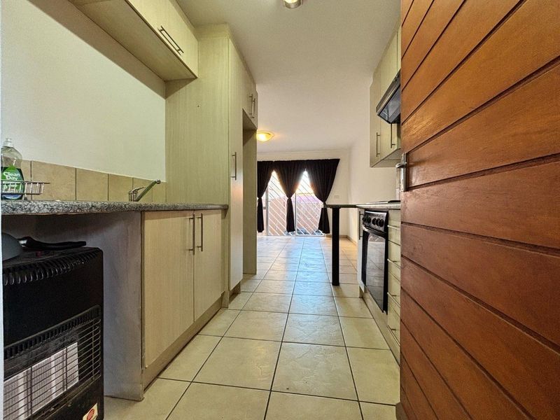 Ground-Floor 2-Bedroom Apartment with Private Garden in an Exclusive 10-Unit Complex - Photo 3