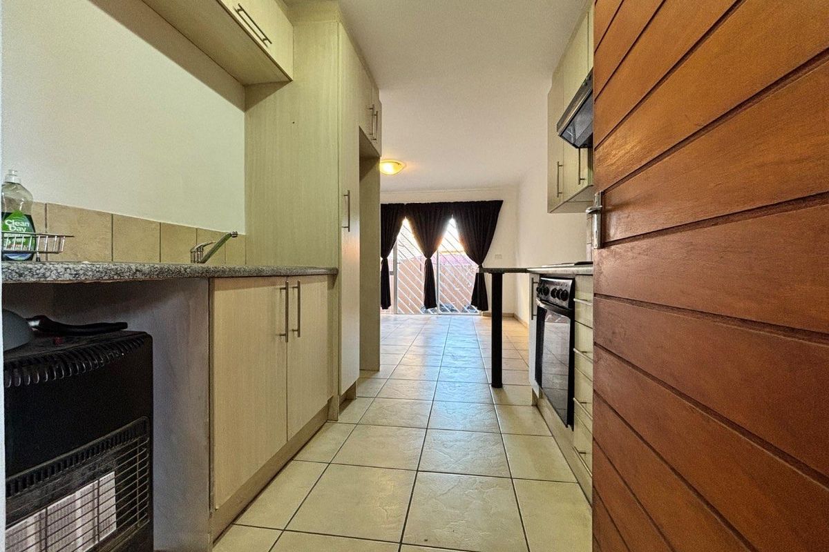 Ground-Floor 2-Bedroom Apartment with Private Garden in an Exclusive 10-Unit Complex - Photo 3