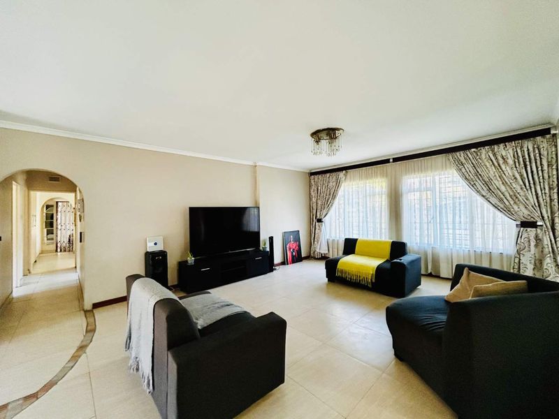 For Sale | The Wolds  | 4 Bedroom 2 Bathroom House - Photo 3