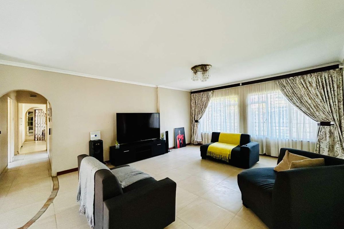 For Sale | The Wolds  | 4 Bedroom 2 Bathroom House - Photo 3