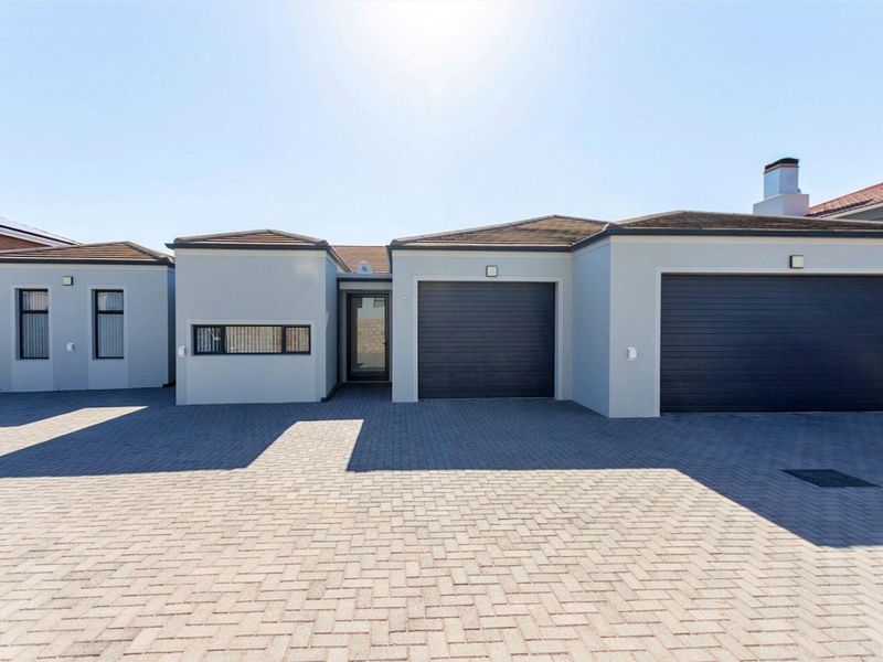 4 Bedroom House in Upmarket, Myburgh Park - Photo 2