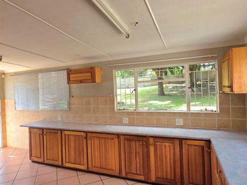 Charming 4 Bedroom house, Barberton - Photo 8