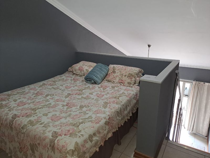 Stylish Loft Living in the Heart of Hillcrest – Perfect for Students & Young Professionals! - Photo 6