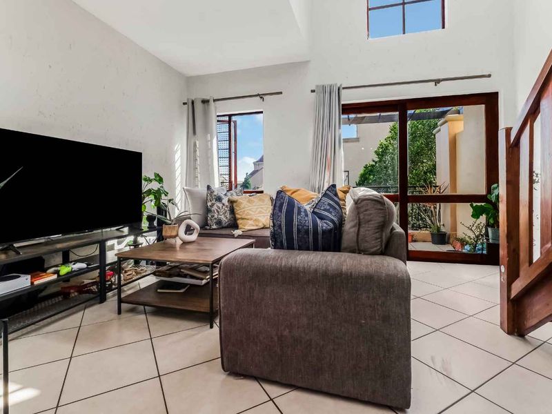 TOP FLOOR LOFT APARTMENT, BOASTING LOADS OF NAURAL LIGHT AND IN A FANTASTIC LOCATION - Photo 5