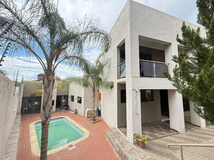 Property #2476860, House For Sale in Hochlandpark