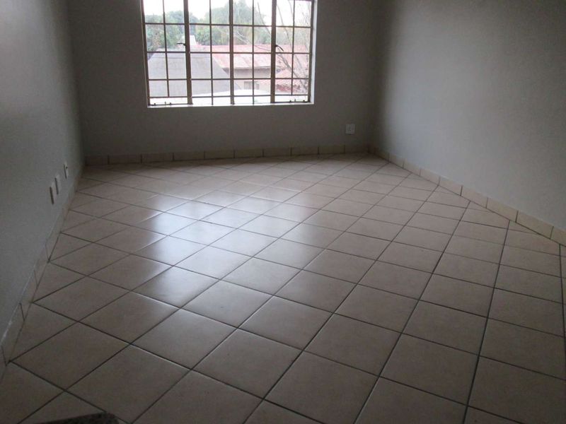 2 BEDROOM FLAT TO RENT IN WOLMER - Photo 9