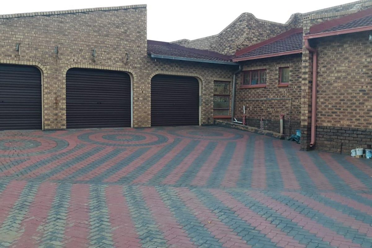 3 bedrooms house for sale in Soshanguve DD - Photo 2