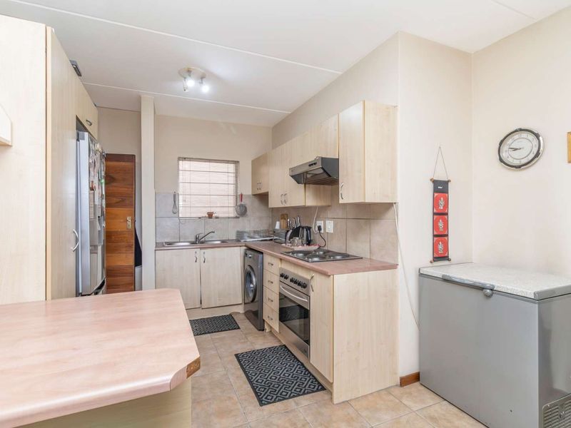 **Charming Ground Floor Unit for Rent in Sundowner**lovely 2 bedroom 2 bathroom ground floor unit. - Photo 8