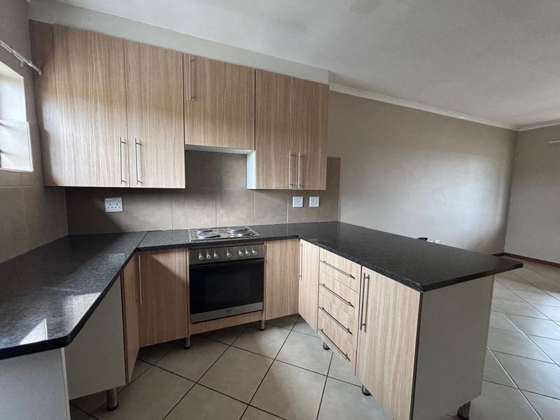 2 Bedroom 1 Bathroom Townhouse For sale in Midrand - Photo 3