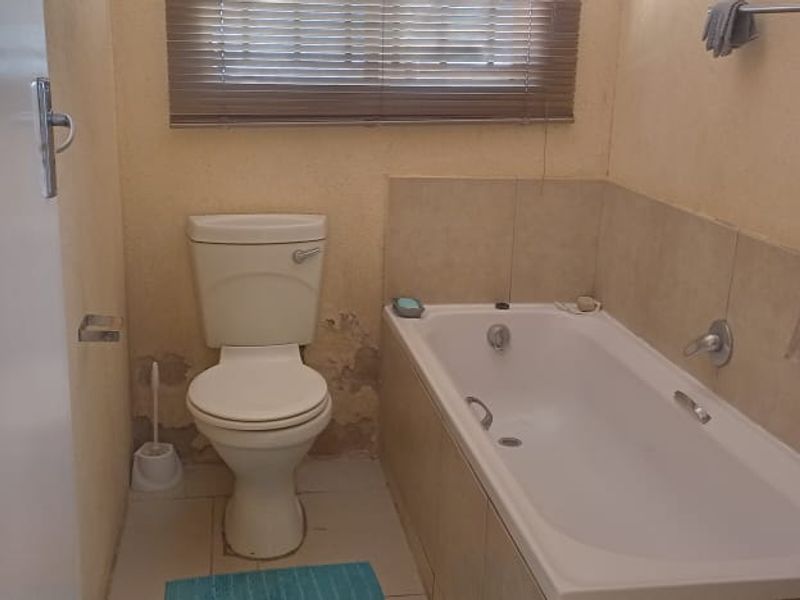 3 Bedroom House for sale - Photo 10