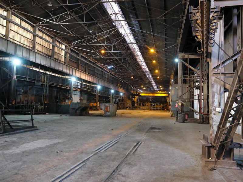 TO LET - WORKSHOP WITH 90 TON & 20 TON CRANES, OFFICE & YARD - Photo 8