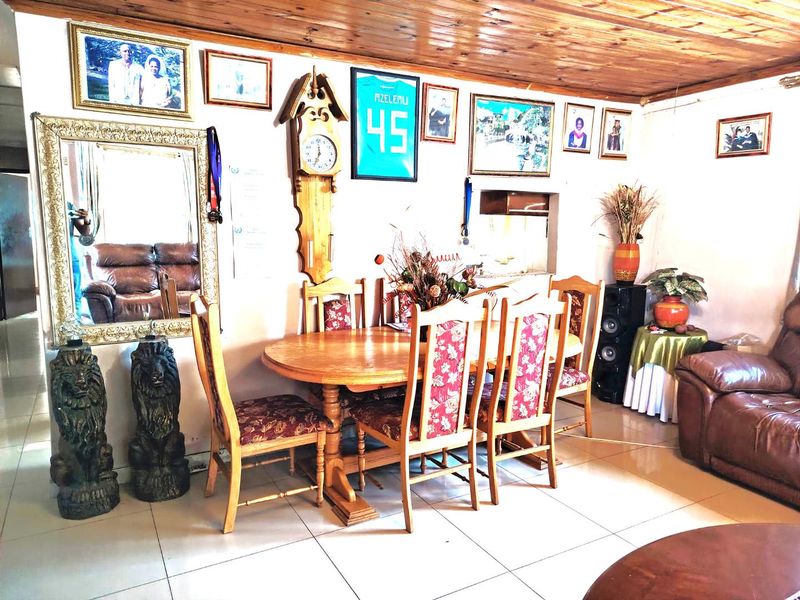 Spacious 4-bedroom house in one of the best area in Umlazi suburb - Photo 9