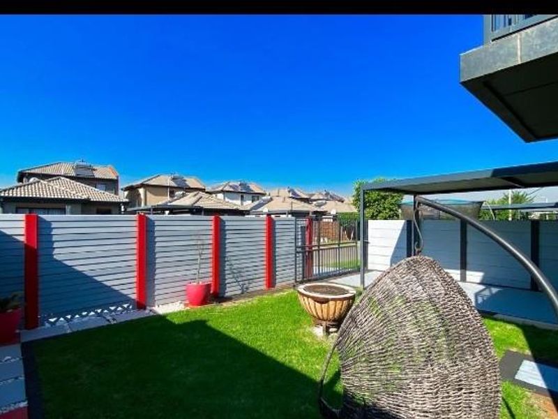 Modern Living at Its Finest - Photo 4