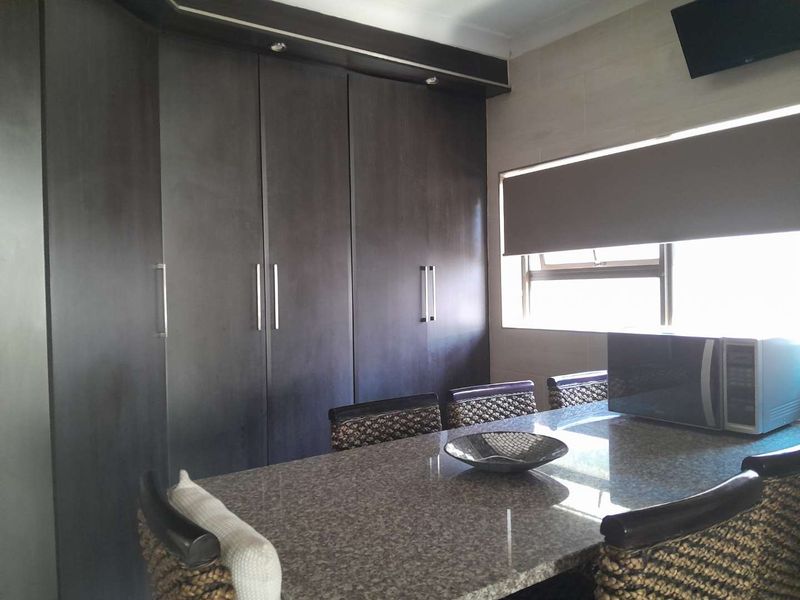 Charming 3 Bedroom entertainment home for sale South Crest. - Photo 9