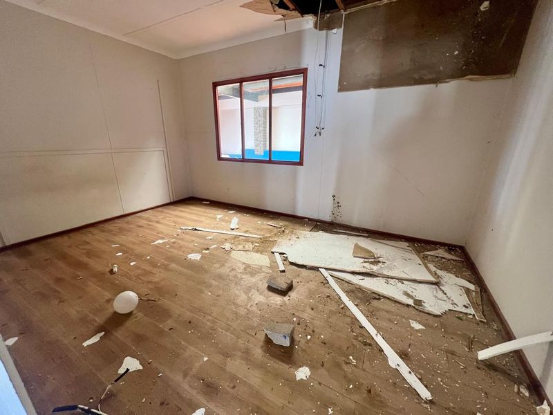 FOR SALE: 4 BEDROOMS AND 1 FLATLET FOR SALE IN VINETA SWAKOPMUND, NAMIBIA - Photo 3