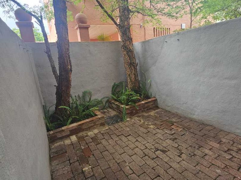 Furnished, modern, spacious 2-Bedroom Duplex Apartment in Villa La Mancha Complex in Brooklyn - Photo 10