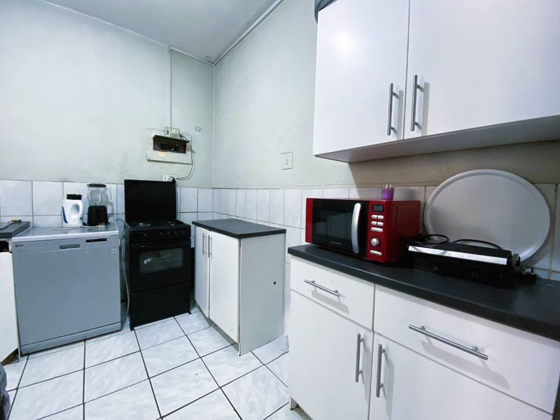 Spacious 1.5 Bedroom Apartment in Pretoria West - Photo 7