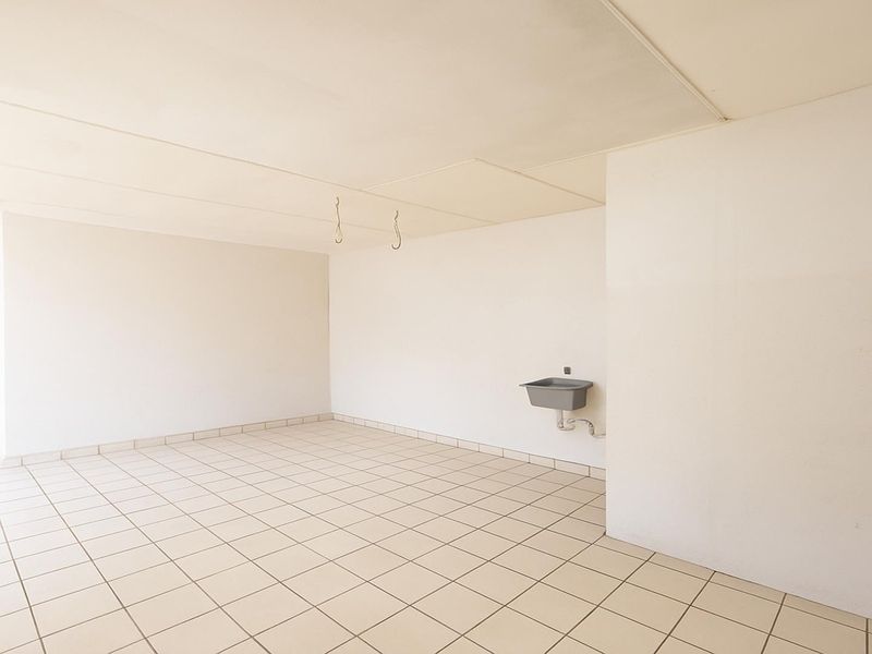 Prime Commercial Space to Rent – 76sqm | Ideal Location | Your Blank Canvas Awaits - Photo 7