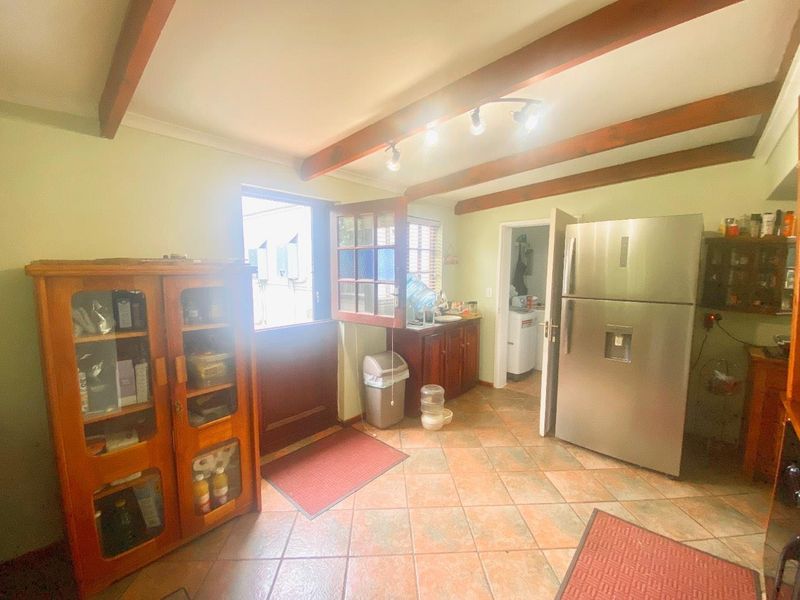 Spacious three-bedroom house on a small holding in Joostenbergvlakte - Photo 5