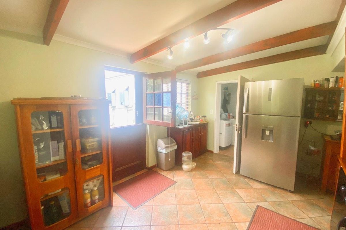 Spacious three-bedroom house on a small holding in Joostenbergvlakte - Photo 5