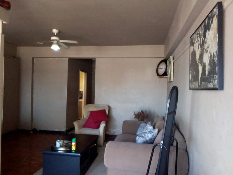 Bachelor Apartment In Durban Central - Photo 4