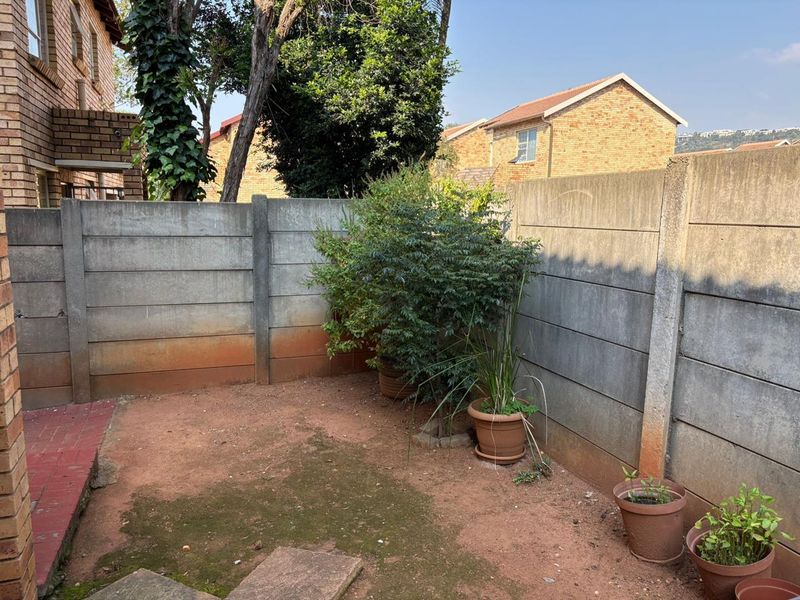 Charming 3 Bedroom Duplex in Allens Neck - Photo 7