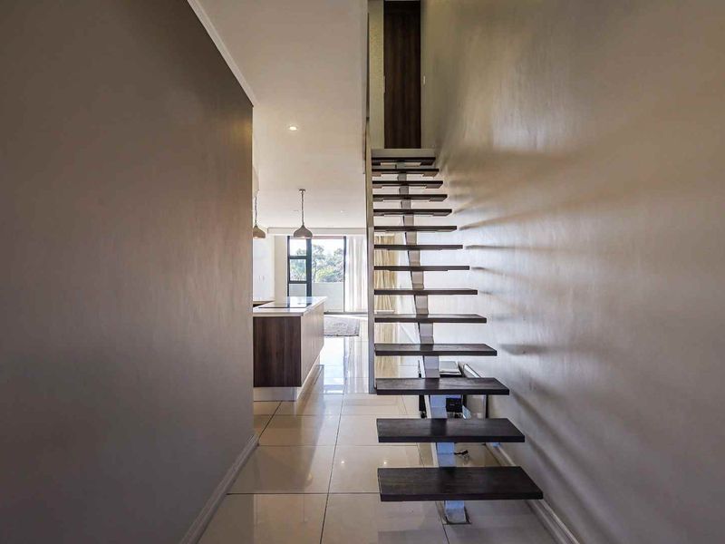 Modern 2-Bedroom Apartment with Rooftop Braai Area - Photo 5
