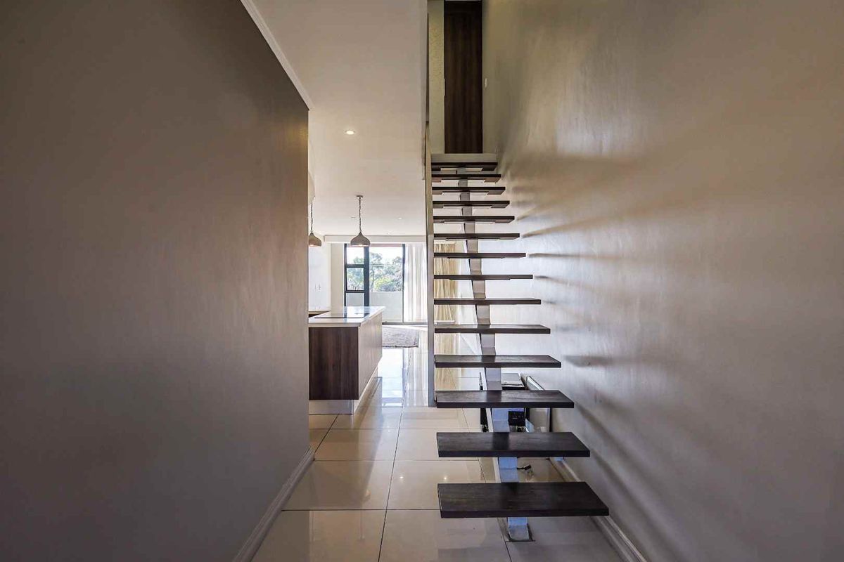 Modern 2-Bedroom Apartment with Rooftop Braai Area - Photo 5