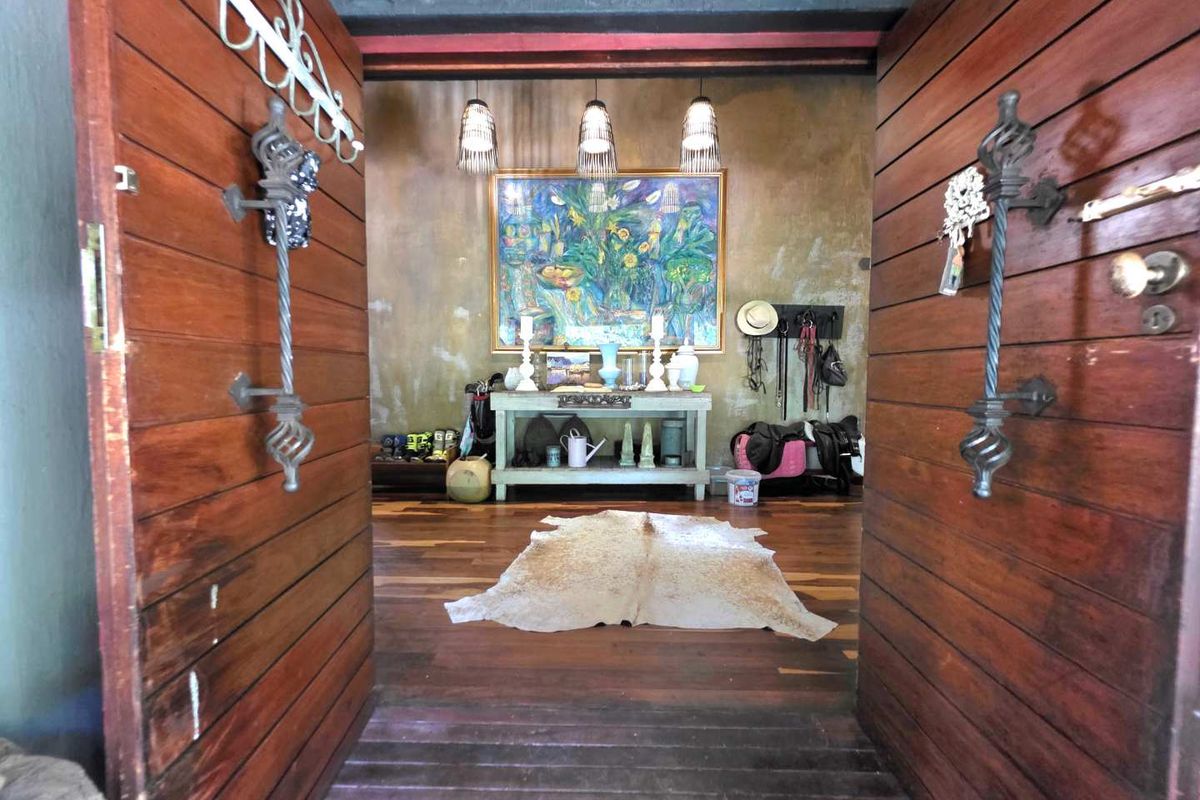 African-Lodge Lifestyle in Kloof Golf Course SRA – Unique, Luxurious and Exceptionally Well-Located - Photo 2