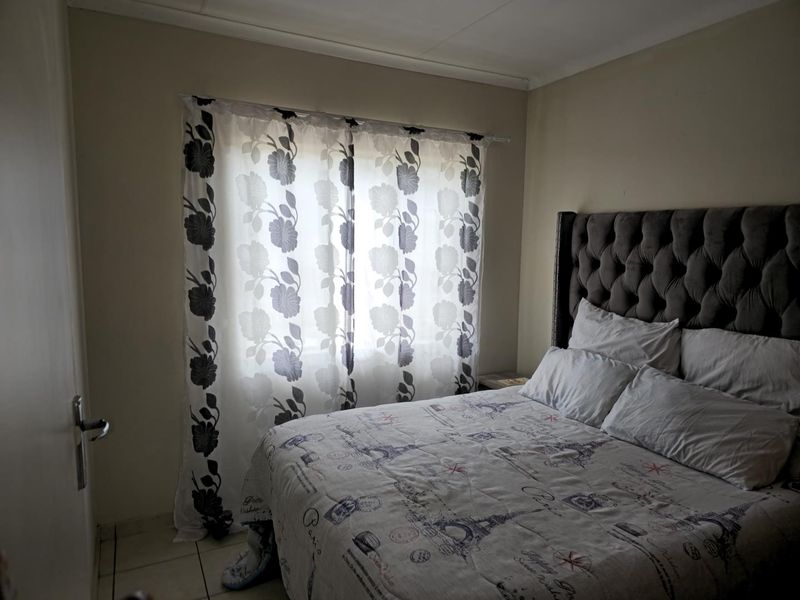 Charming 3-Bedroom Townhouse in The Orchards - Photo 7