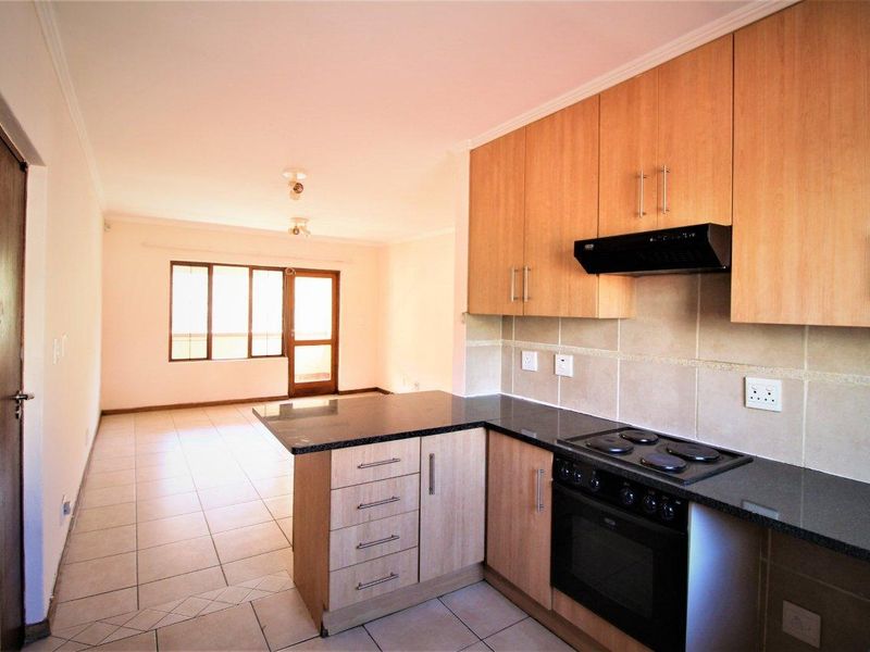 Neat 2 Bedroom, 2 Bathroom Apartment in Rivonia - Photo 2