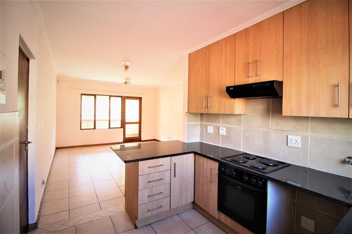 Neat 2 Bedroom, 2 Bathroom Apartment in Rivonia - Photo 2
