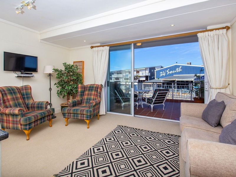 One Bedroom Apartment Situated on the Canals with 5KWatt back-up power - Photo 9