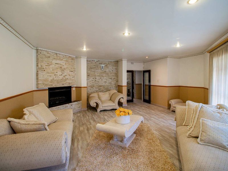 Charming 4-Bedroom Home in a Boomed Area with Sparkling Pool & Modern Kitchen - Photo 5