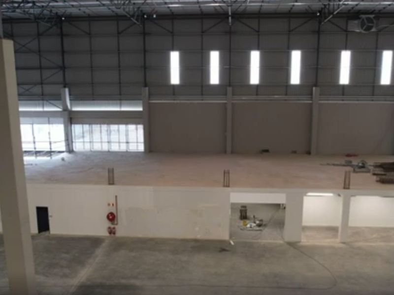 12220m2 Chloorkop warehouse to let - Photo 9