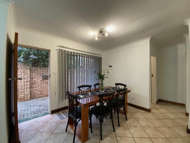2 Bedroom Townhouse – Standalone Simplex with Exceptional Layout - Photo 4