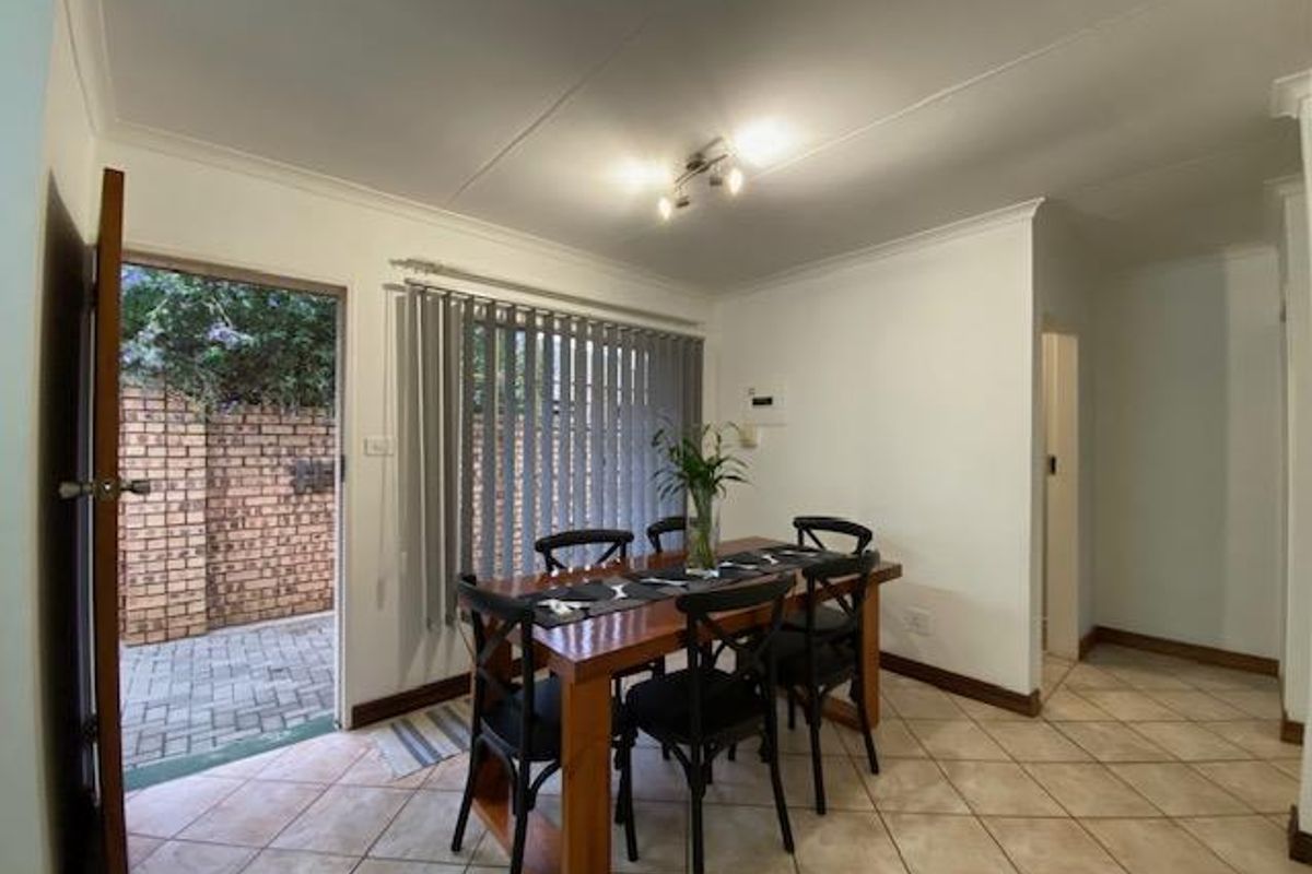 2 Bedroom Townhouse – Standalone Simplex with Exceptional Layout - Photo 4