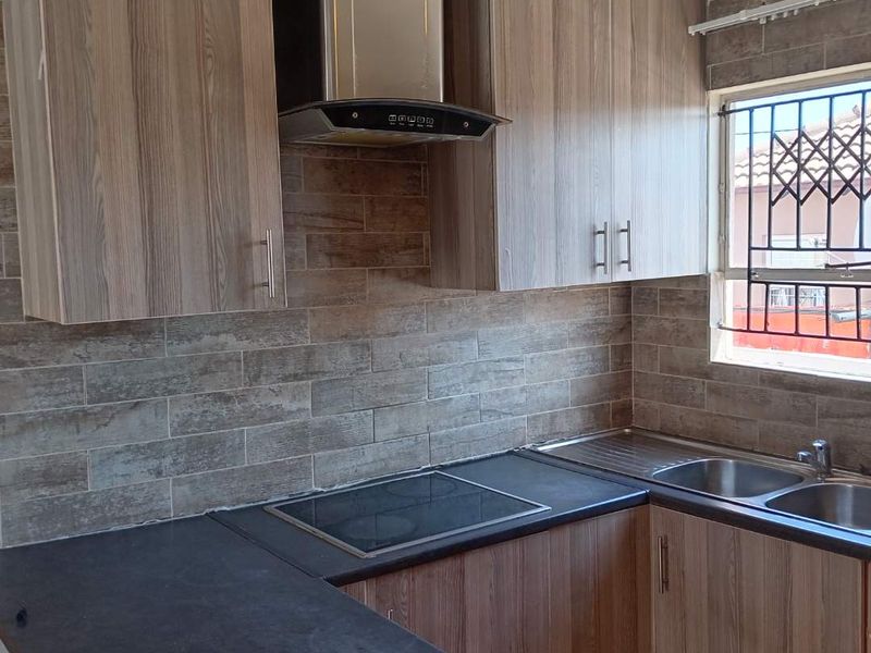 Glenway estate house for sale - Photo 4