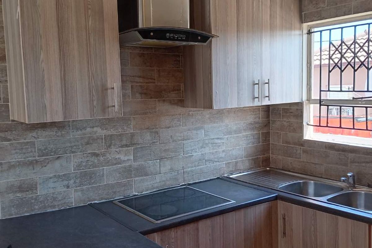 Glenway estate house for sale - Photo 4