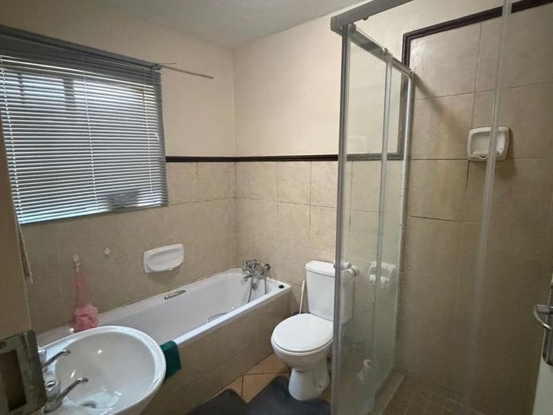 Lovely 2 bedroom ground unit in Mooikloof Ridge for Sale - Photo 10