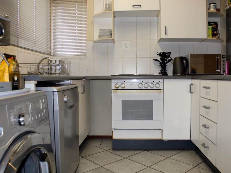 Property For Sale in Garsfontein, Pretoria - Photo 2