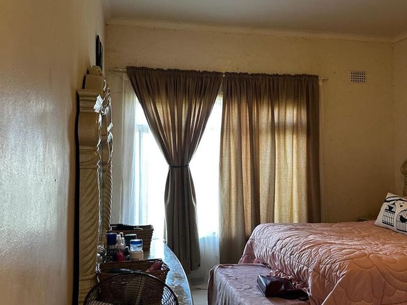 Charming 2-Bedroom Apartment in a Secure Complex - Photo 9